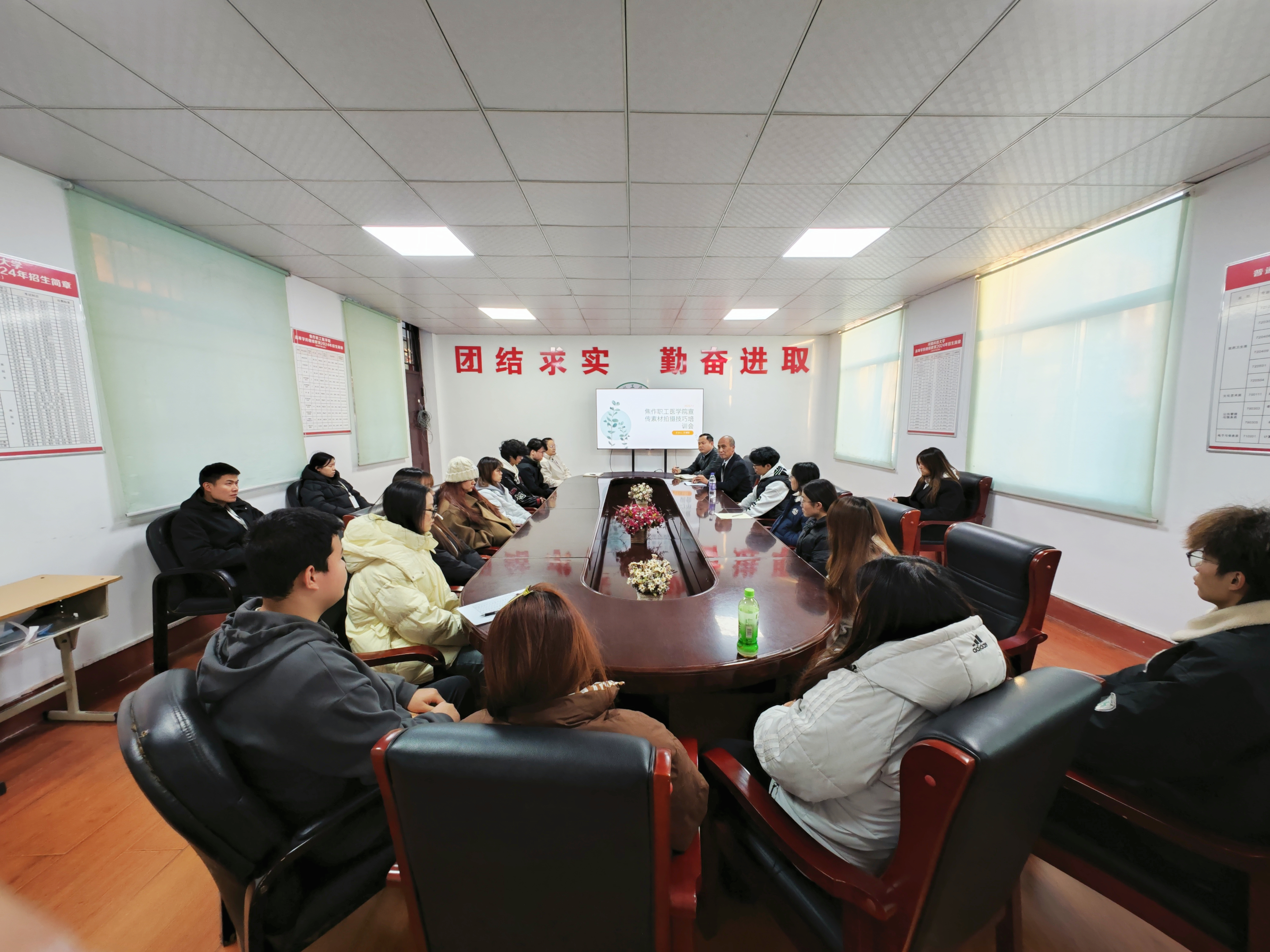 练就“慧眼”，讲好医学院故事——我院?>                                                                                            																							</a>
																						</li>

																						

																						<li>
																							<a href=